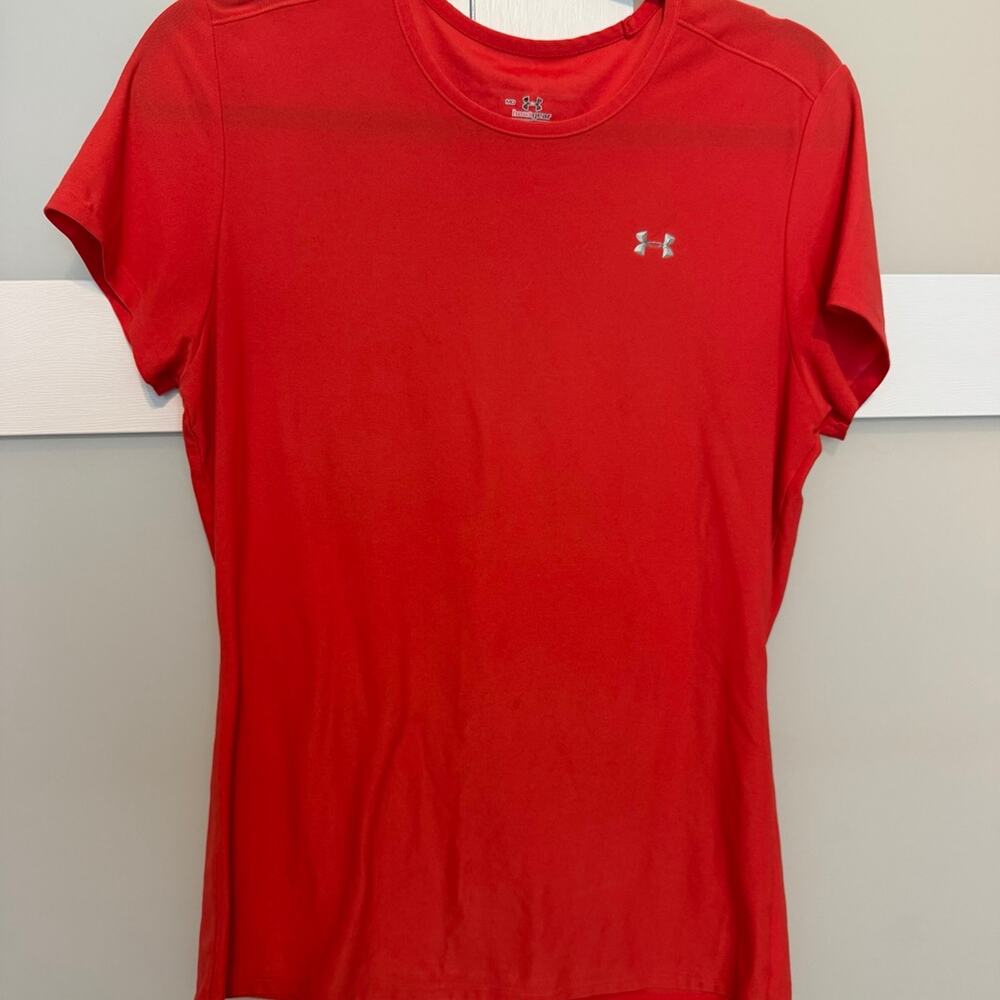 Under Armour HeatGear Womens Medium Red Short Sleeve Athletic Shirt Running MD